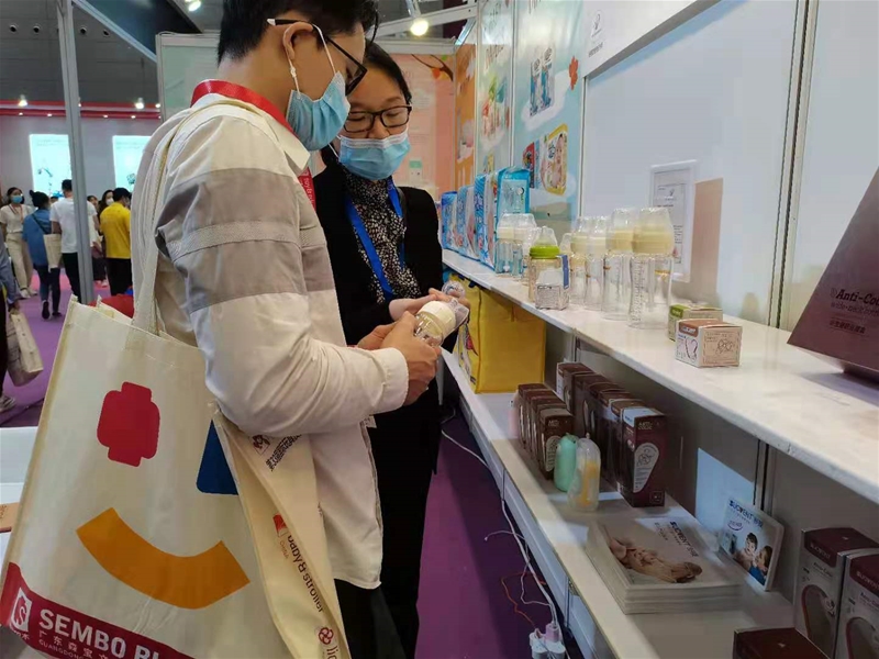 探秘深圳玩(wán)具嬰童展 舒嬰專利防嗆小(xiǎo)tips 喂養藝術(shù)盡在這(zhè)裡(lǐ)